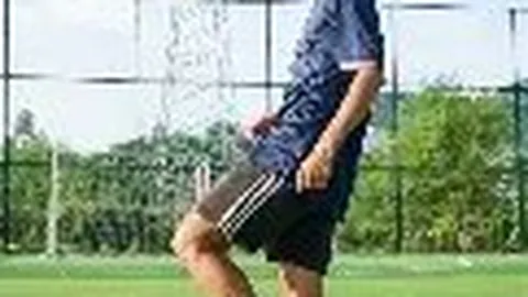 10月足球之星：姆伯莫三球一助攻闪耀，荣膺PFA球迷月度最佳荣耀！